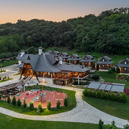 Etno Naselje Vrdnicka Kula Hotel Vrdnik Bagian luar foto