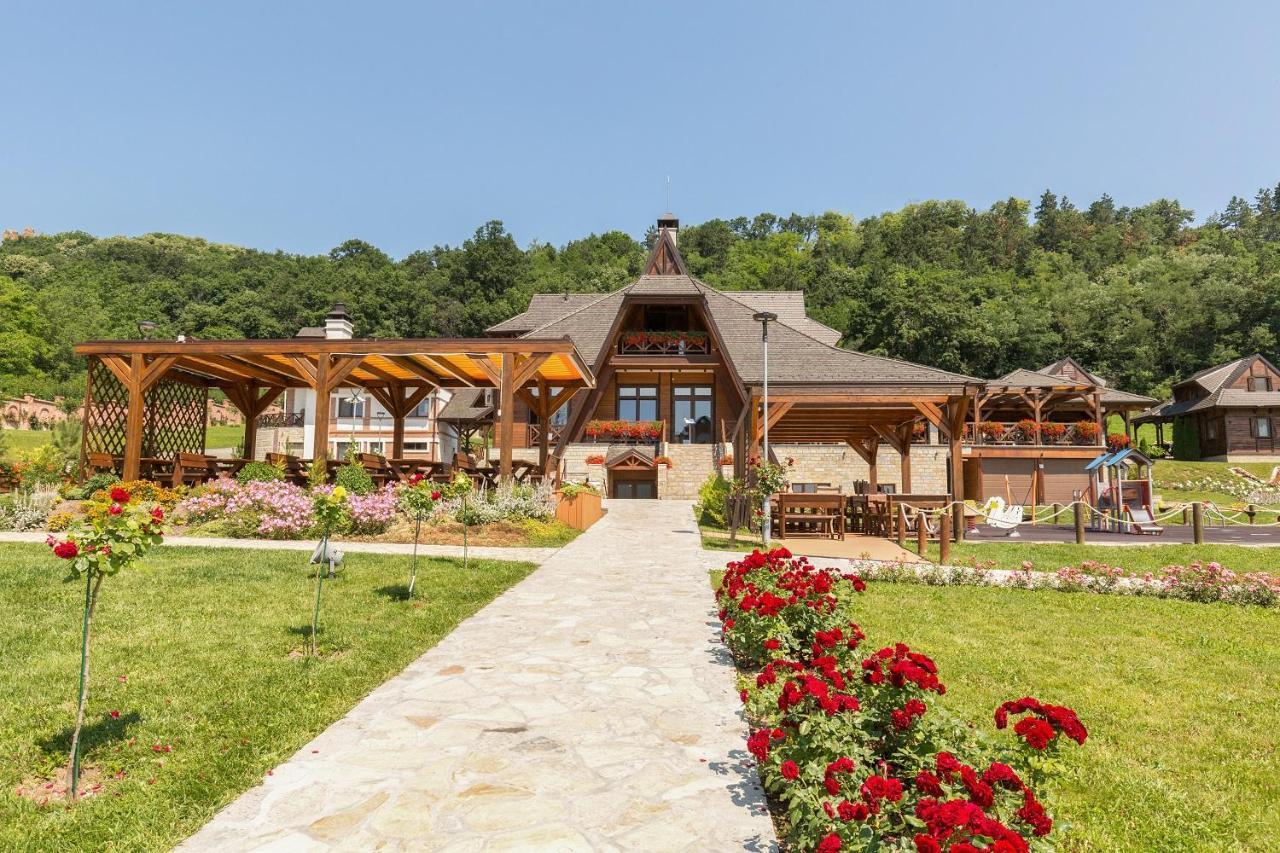 Etno Naselje Vrdnicka Kula Hotel Vrdnik Bagian luar foto