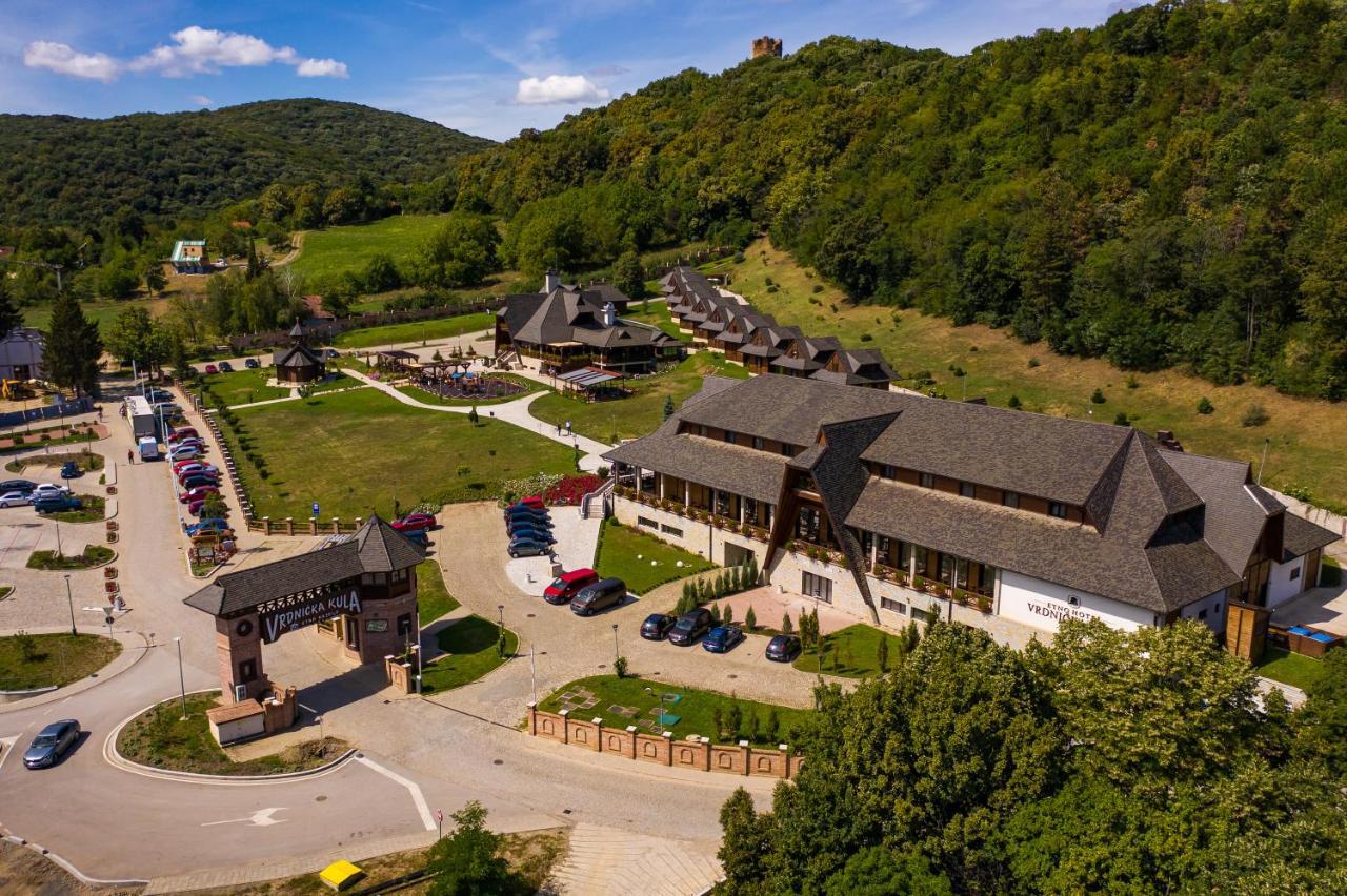 Etno Naselje Vrdnicka Kula Hotel Vrdnik Bagian luar foto