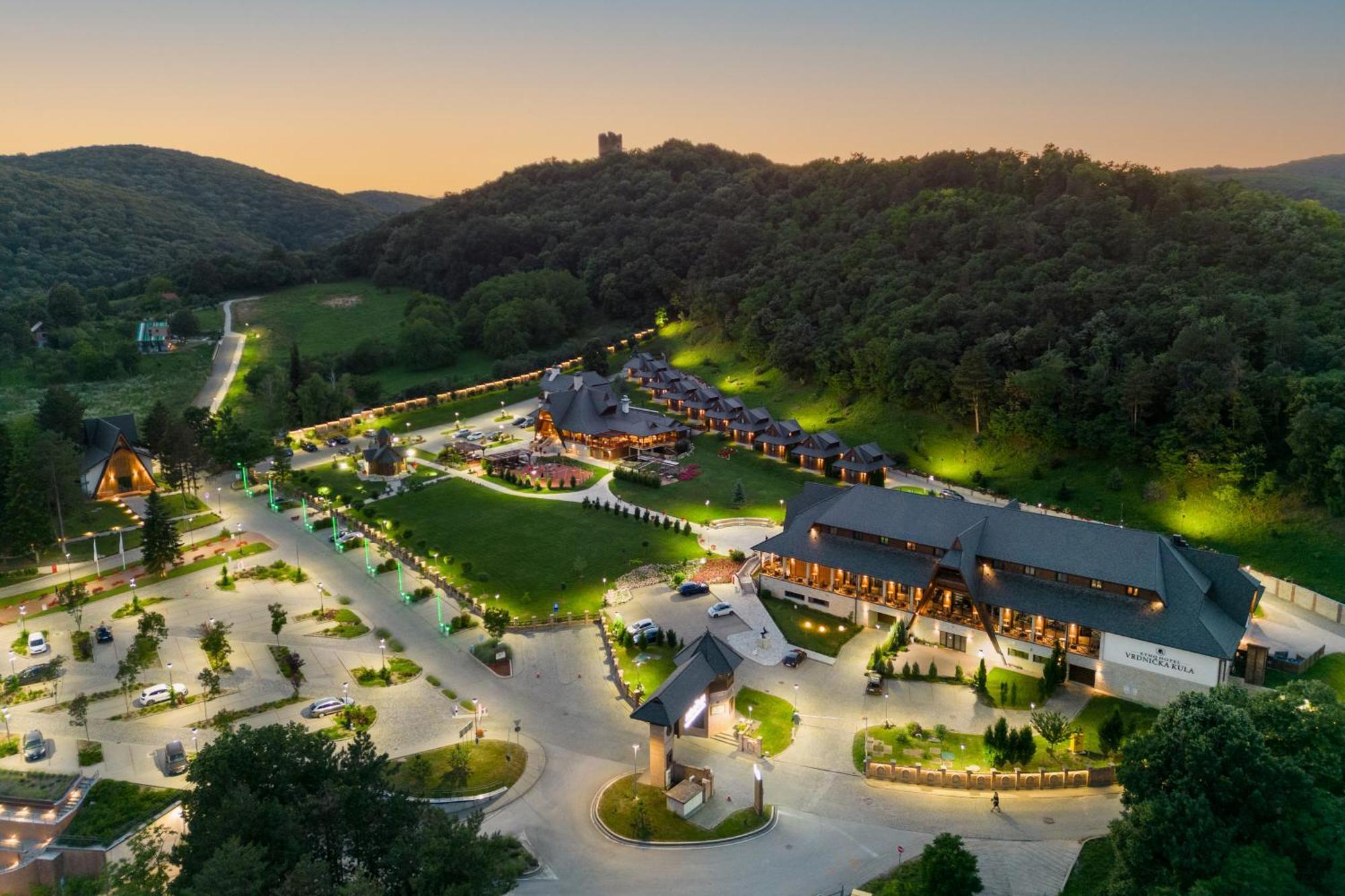 Etno Naselje Vrdnicka Kula Hotel Vrdnik Bagian luar foto