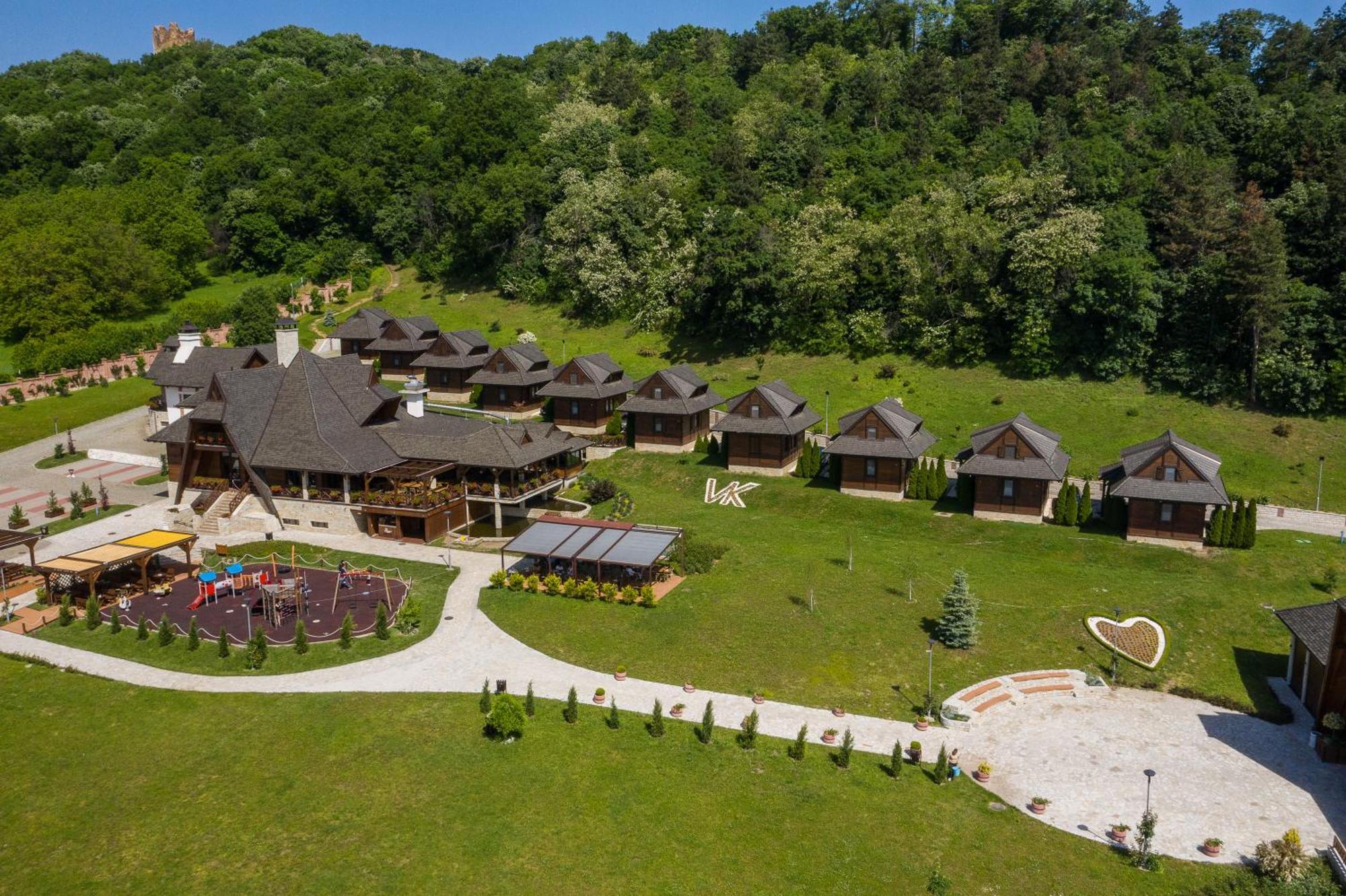 Etno Naselje Vrdnicka Kula Hotel Vrdnik Bagian luar foto