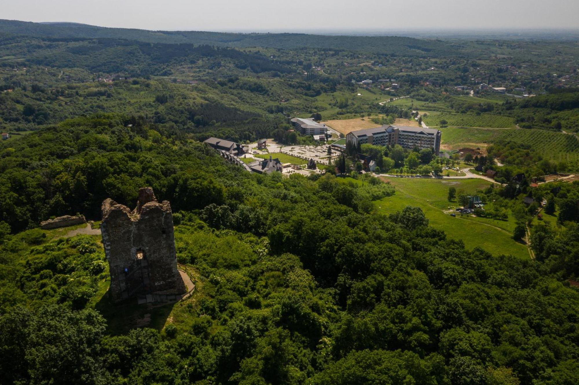 Etno Naselje Vrdnicka Kula Hotel Vrdnik Bagian luar foto